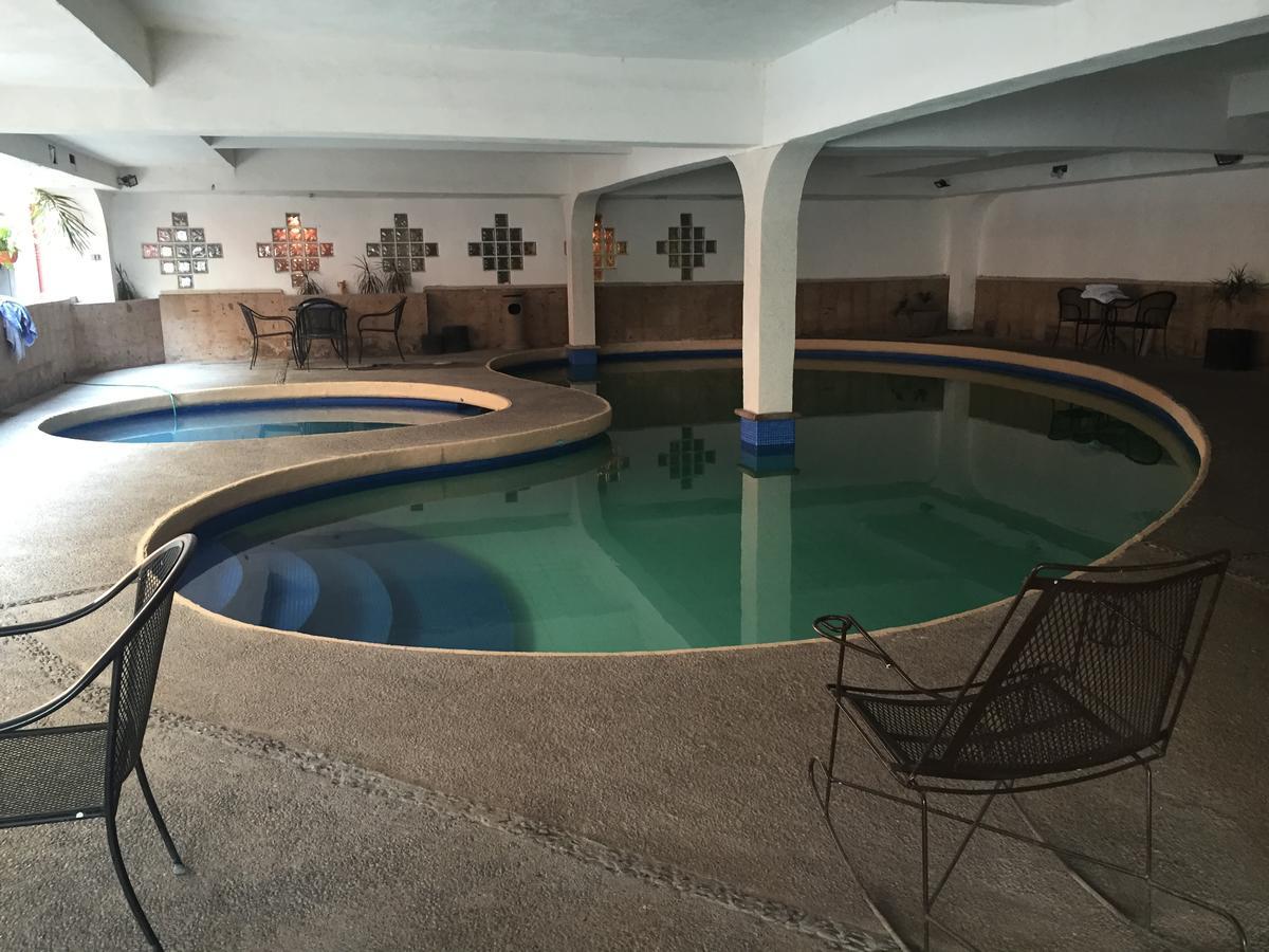 Los Nogales Inn Camargo Exteriör bild