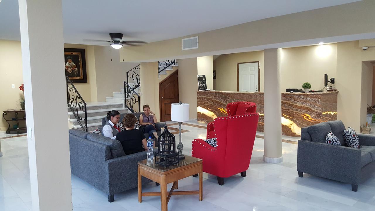 Los Nogales Inn Camargo Exteriör bild