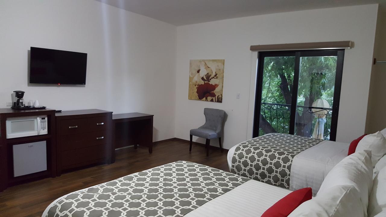 Los Nogales Inn Camargo Exteriör bild