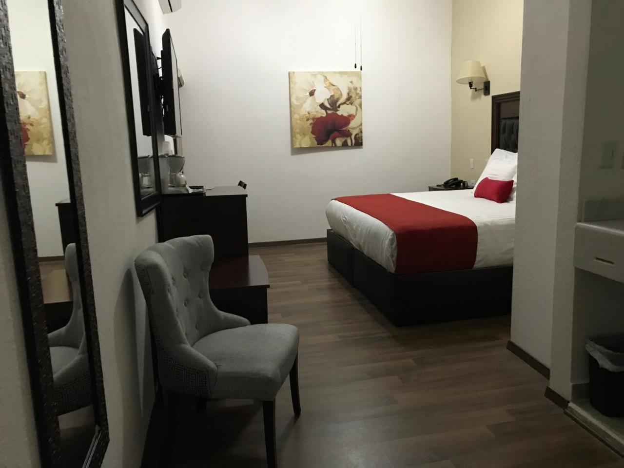 Los Nogales Inn Camargo Exteriör bild